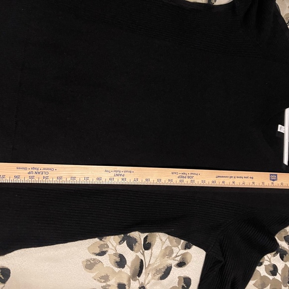 100% Cashmere Isaac Mizrahi ladies Black Sweater. - Picture 6 of 7